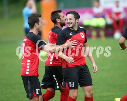 Fussball. Unterliga Ost. Eberstein gegen Rueckersdorf. Torjubel Patrick Valentin Starmuz, Thorsten Wintschnig (Rueckersdorf). Eberstein, 19.8.2017.
Foto: Kuess
---
pressefotos, pressefotografie, kuess, qs, qspictures, sport, bild, bilder, bilddatenbank