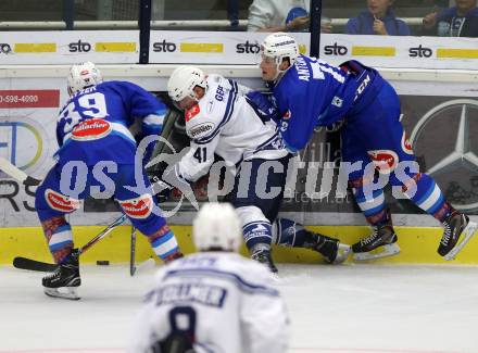 EBEL. Eishockey Bundesliga. Testspiel. VSV gegen SC Riessersee. Patrick Platzer, Sam Antonitsch,  (VSV), Fabian Dietz (Riessersee). Villach, am 25.8.2017.
Foto: Kuess
---
pressefotos, pressefotografie, kuess, qs, qspictures, sport, bild, bilder, bilddatenbank