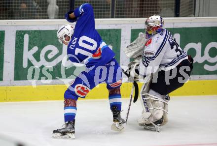 EBEL. Eishockey Bundesliga. Testspiel. VSV gegen SC Riessersee. Rob Flick,  (VSV), Kevin Reich (Riessersee). Villach, am 25.8.2017.
Foto: Kuess
---
pressefotos, pressefotografie, kuess, qs, qspictures, sport, bild, bilder, bilddatenbank