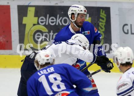 EBEL. Eishockey Bundesliga. Testspiel. VSV gegen SC Riessersee. Kyle Beach, (VSV), Jared Gomes  (Riessersee). Villach, am 25.8.2017.
Foto: Kuess
---
pressefotos, pressefotografie, kuess, qs, qspictures, sport, bild, bilder, bilddatenbank