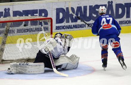 EBEL. Eishockey Bundesliga. Testspiel. VSV gegen SC Riessersee. Ryan Glenn,  (VSV), Kevin Reich (Riessersee). Villach, am 25.8.2017.
Foto: Kuess
---
pressefotos, pressefotografie, kuess, qs, qspictures, sport, bild, bilder, bilddatenbank