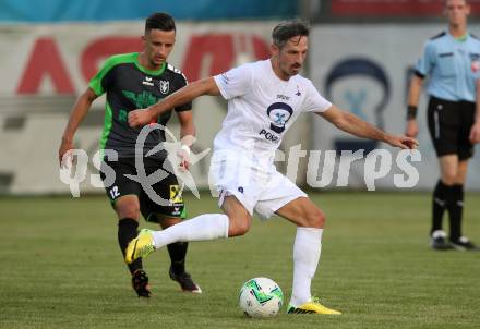 Fussball Kaerntner Liga. SAK gegen Voelkermarkt. Thomas Riedl, (SAK), Enes Brdjanovic (Voelkermarkt). Klagenfurt, 25.8.2017.
Foto: Kuess
---
pressefotos, pressefotografie, kuess, qs, qspictures, sport, bild, bilder, bilddatenbank