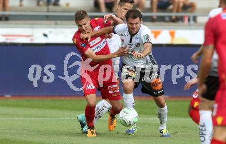 Fussball Tipico Bundesliga. RZ Pellets WAC gegen SKN St. Poelten. Nemanja Rnic,  (WAC), Sandro Ingolitsch (St. Poelten). Wolfsberg, am  26.8.2017.
Foto: Kuess

---
pressefotos, pressefotografie, kuess, qs, qspictures, sport, bild, bilder, bilddatenbank