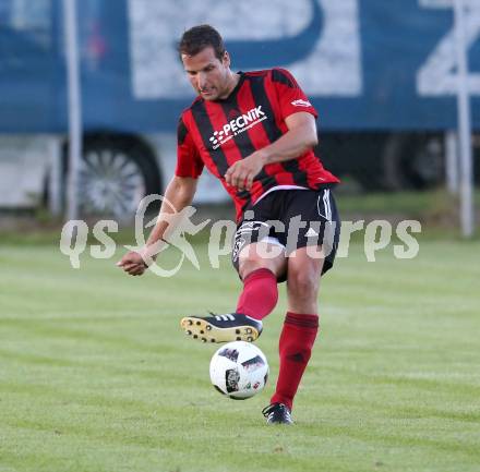 Fussball Kaerntner Liga. St. Jakob im Rosental gegen Kraig. Thomas Pirker (St. Jakob). St. Jakob, am 12.8.2017.
Foto: Kuess
---
pressefotos, pressefotografie, kuess, qs, qspictures, sport, bild, bilder, bilddatenbank