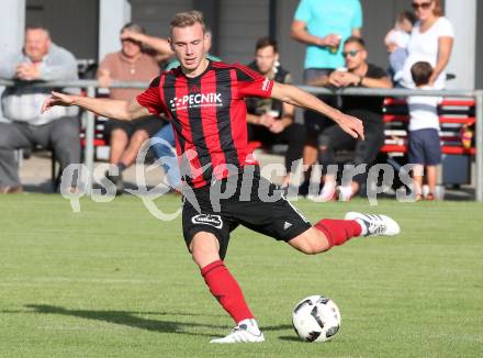 Fussball Kaerntner Liga. St. Jakob im Rosental gegen Kraig. Thomas Ogradnig (St. Jakob). St. Jakob, am 12.8.2017.
Foto: Kuess
---
pressefotos, pressefotografie, kuess, qs, qspictures, sport, bild, bilder, bilddatenbank