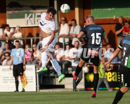 Fussball Kaerntner Liga. SAK gegen Voelkermarkt. Philipp Diex,  (SAK), Matthias Maierhofer (Voelkermarkt). Klagenfurt, 25.8.2017.
Foto: Kuess
---
pressefotos, pressefotografie, kuess, qs, qspictures, sport, bild, bilder, bilddatenbank