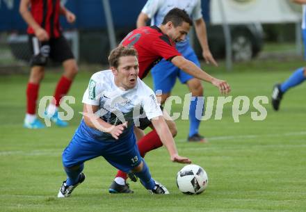 Fussball Kaerntner Liga. St. Jakob im Rosental gegen Kraig. Marco Koller,  (St. Jakob), Christian Salbrechter (Kraig). St. Jakob, am 12.8.2017.
Foto: Kuess
---
pressefotos, pressefotografie, kuess, qs, qspictures, sport, bild, bilder, bilddatenbank