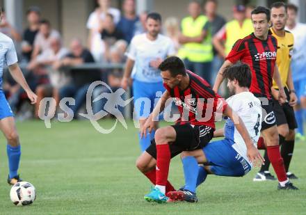 Fussball Kaerntner Liga. St. Jakob im Rosental gegen Kraig. Davor Bokalic, Marco Koller  (St. Jakob), Christian Groinig (Kraig). St. Jakob, am 12.8.2017.
Foto: Kuess
---
pressefotos, pressefotografie, kuess, qs, qspictures, sport, bild, bilder, bilddatenbank