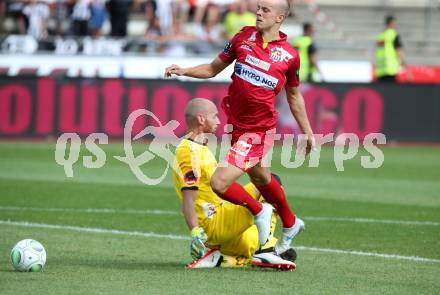 Fussball Tipico Bundesliga. RZ Pellets WAC gegen SKN St. Poelten. Alexander Kofler, (WAC), Roope Riski  (St. Poelten). Wolfsberg, am  26.8.2017.
Foto: Kuess

---
pressefotos, pressefotografie, kuess, qs, qspictures, sport, bild, bilder, bilddatenbank