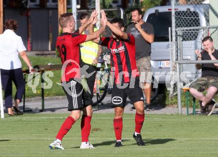 Fussball Kaerntner Liga. St. Jakob im Rosental gegen Kraig. Torjubel Thomas Ogradnig, Marco Koller (St. Jakob). St. Jakob, am 12.8.2017.
Foto: Kuess
---
pressefotos, pressefotografie, kuess, qs, qspictures, sport, bild, bilder, bilddatenbank