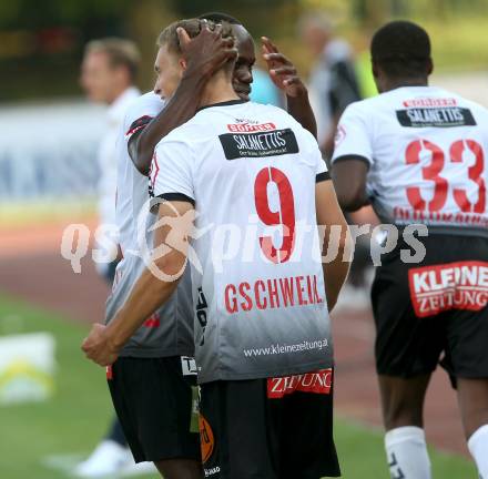 Fussball Tipico Bundesliga. RZ Pellets WAC gegen SKN St. Poelten. Torjubel Bernd Gschweidl,  Dever Akeem Orgill (WAC). Wolfsberg, am  26.8.2017.
Foto: Kuess

---
pressefotos, pressefotografie, kuess, qs, qspictures, sport, bild, bilder, bilddatenbank