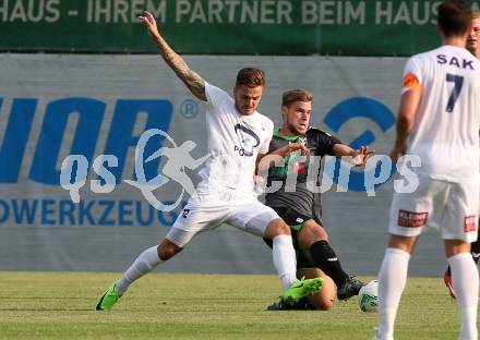 Fussball Kaerntner Liga. SAK gegen Voelkermarkt. Amer Krcic,  (SAK), Lukas Ladinig (Voelkermarkt). Klagenfurt, 25.8.2017.
Foto: Kuess
---
pressefotos, pressefotografie, kuess, qs, qspictures, sport, bild, bilder, bilddatenbank