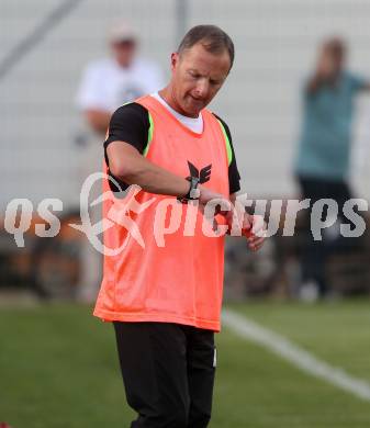 Fussball Kaerntner Liga. SAK gegen Voelkermarkt. Trainer Kurt Stuck (Voelkermarkt). Klagenfurt, 25.8.2017.
Foto: Kuess
---
pressefotos, pressefotografie, kuess, qs, qspictures, sport, bild, bilder, bilddatenbank
