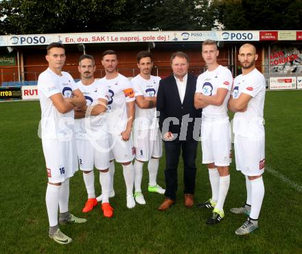 Fussball. Kaerntner Liga. SAK. Mannschaftsfototermin. Zdravko Koletnik, Thomas Riedl, Darjan Aleksic, Silvo Kumer, Christian Dlopst. Klagenfurt, 28.8.2017.
Foto: Kuess
---
pressefotos, pressefotografie, kuess, qs, qspictures, sport, bild, bilder, bilddatenbank