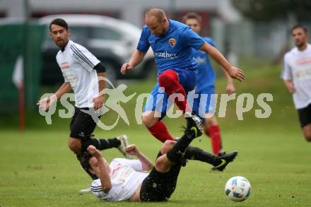 Fussball 1. Klasse A. Gmuend gegen Oberlienz. Sandro Unterkofler, (Gmuend), Georg Peter Rohracher (Oberlienz). Gmuend, am 2.9.2017.
Foto: Kuess
---
pressefotos, pressefotografie, kuess, qs, qspictures, sport, bild, bilder, bilddatenbank
