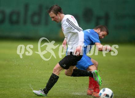 Fussball 1. Klasse A. Gmuend gegen Oberlienz. Peter Wettengl, (Gmuend),  Florian Pedarnig (Oberlienz). Gmuend, am 2.9.2017.
Foto: Kuess
---
pressefotos, pressefotografie, kuess, qs, qspictures, sport, bild, bilder, bilddatenbank