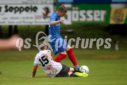 Fussball 1. Klasse A. Gmuend gegen Oberlienz. Sandro Reinhold Seebacher,	(Gmuend), Josef Michael Martin Buergler (Oberlienz). Gmuend, am 2.9.2017.
Foto: Kuess
---
pressefotos, pressefotografie, kuess, qs, qspictures, sport, bild, bilder, bilddatenbank