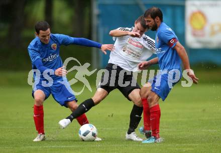 Fussball 1. Klasse A. Gmuend gegen Oberlienz. Marvin Metzler, Martin Walter, (Gmuend), Christian Gander (Oberlienz). Gmuend, am 2.9.2017.
Foto: Kuess
---
pressefotos, pressefotografie, kuess, qs, qspictures, sport, bild, bilder, bilddatenbank