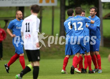 Fussball 1. Klasse A. Gmuend gegen Oberlienz. Torjubel Oberlienz. Gmuend, am 2.9.2017.
Foto: Kuess
---
pressefotos, pressefotografie, kuess, qs, qspictures, sport, bild, bilder, bilddatenbank