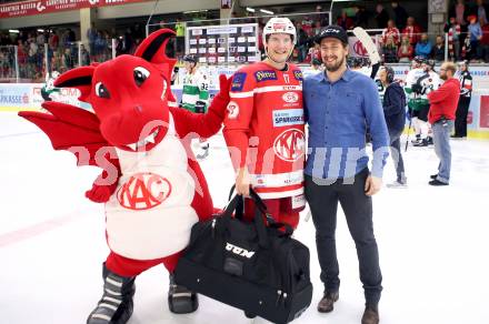 EBEL. Eishockey Bundesliga. KAC gegen Graz 99ers. Maskottchen Lindi, Spieler des Abends Manuel Ganahl (KAC). Klagenfurt, am 08.9.2017.
Foto: Kuess

---
pressefotos, pressefotografie, kuess, qs, qspictures, sport, bild, bilder, bilddatenbank