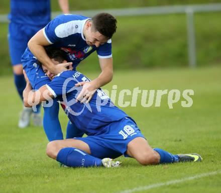 Fussball. 1. Klasse A. Hermagor gegen Kirchbach, Torjubel Eldin Mujcic, Lucas Mosser (Hermagor). Hermagor, 9.9.2017.
Foto: Kuess
---
pressefotos, pressefotografie, kuess, qs, qspictures, sport, bild, bilder, bilddatenbank