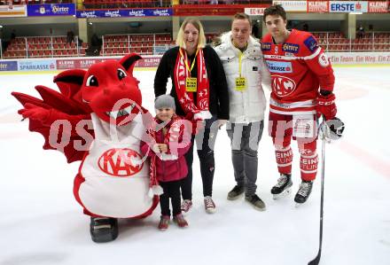 EBEL. Eishockey Bundesliga. KAC gegen HC Orli Znojmo. Antenne Kaernten Fans. Matthew Neal (KAC). Klagenfurt, am 15.9.2017.
Foto: Kuess

---
pressefotos, pressefotografie, kuess, qs, qspictures, sport, bild, bilder, bilddatenbank