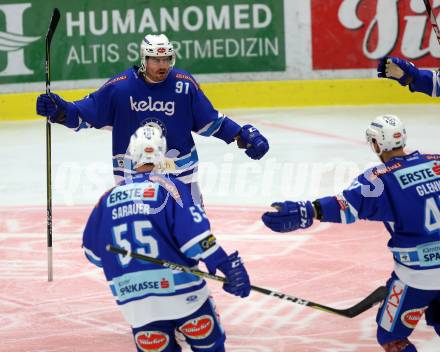 EBEL. Eishockey Bundesliga. EC VSV gegen KAC. Torjubel Miha Verlic, Andrew Sarauer, Ryan Glenn (VSV). Villach, am 19.9.2017.
Foto: Kuess 


---
pressefotos, pressefotografie, kuess, qs, qspictures, sport, bild, bilder, bilddatenbank