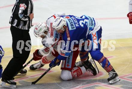 EBEL. Eishockey Bundesliga. EC VSV gegen KAC. Patrick Platzer,  (VSV), Jullian Talbot (KAC). Villach, am 19.9.2017.
Foto: Kuess 


---
pressefotos, pressefotografie, kuess, qs, qspictures, sport, bild, bilder, bilddatenbank