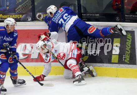 EBEL. Eishockey Bundesliga. EC VSV gegen KAC. Sam Antonitsch,  (VSV), Richard Regehr (KAC). Villach, am 19.9.2017.
Foto: Kuess 


---
pressefotos, pressefotografie, kuess, qs, qspictures, sport, bild, bilder, bilddatenbank