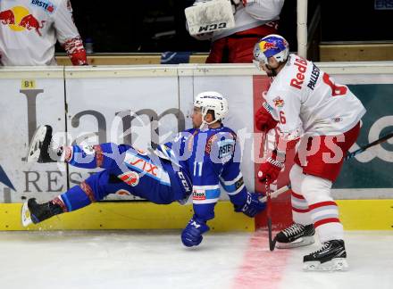 EBEL. Eishockey Bundesliga. EC VSV gegen EC Red Bull Salzburg. Ben Walter, (VSV), Alexander Pallestrang (Salzburg). Villach, am 21.9.2017.
Foto: Kuess 


---
pressefotos, pressefotografie, kuess, qs, qspictures, sport, bild, bilder, bilddatenbank