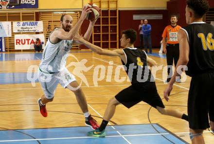 Basketball 2. Bundesliga. Grunddurchgang. 1. Runde. KOS Celovec gegen Woerthersee Piraten. Jakob Strazar, (KOS), Maximilian Sickl  (Piraten). Klagenfurt, am 23.9.2017.
Foto: Kuess
---
pressefotos, pressefotografie, kuess, qs, qspictures, sport, bild, bilder, bilddatenbank