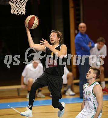 Basketball 2. Bundesliga. Grunddurchgang. 1. Runde. KOS Celovec gegen Woerthersee Piraten. Ziga Erculj, (KOS), Alexander Della Schiava (Piraten). Klagenfurt, am 23.9.2017.
Foto: Kuess
---
pressefotos, pressefotografie, kuess, qs, qspictures, sport, bild, bilder, bilddatenbank