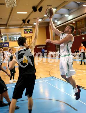 Basketball 2. Bundesliga. Grunddurchgang. 1. Runde. KOS Celovec gegen Woerthersee Piraten. Ziga Erculj, (KOS), Maximilian Sickl   (Piraten). Klagenfurt, am 23.9.2017.
Foto: Kuess
---
pressefotos, pressefotografie, kuess, qs, qspictures, sport, bild, bilder, bilddatenbank