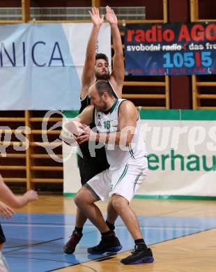 Basketball 2. Bundesliga. Grunddurchgang. 1. Runde. KOS Celovec gegen Woerthersee Piraten. Vjeran Soldo, (KOS), Daniel Gspandl (Piraten). Klagenfurt, am 23.9.2017.
Foto: Kuess
---
pressefotos, pressefotografie, kuess, qs, qspictures, sport, bild, bilder, bilddatenbank