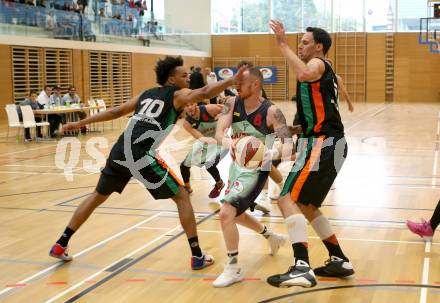 Basketball 2. Bundesliga. Grunddurchgang. 1. Runde. Villach Raiders gegen Basket Flames. Nino Gross (Villach), Michael Lanator, Jason Robert Chapell (Basket Flames). Villach, am 24.9.2017.
Foto: Kuess
---
pressefotos, pressefotografie, kuess, qs, qspictures, sport, bild, bilder, bilddatenbank