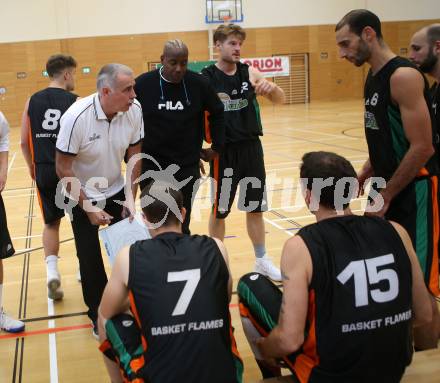 Basketball 2. Bundesliga. Grunddurchgang. 1. Runde. Villach Raiders gegen Basket Flames. Trainer Franz Zderadicka (Basket Flames). Villach, am 24.9.2017.
Foto: Kuess
---
pressefotos, pressefotografie, kuess, qs, qspictures, sport, bild, bilder, bilddatenbank