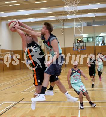 Basketball 2. Bundesliga. Grunddurchgang. 1. Runde. Villach Raiders gegen Basket Flames. Timi Huber,  (Villach), Joshua Rohrboeck (Basket Flames). Villach, am 24.9.2017.
Foto: Kuess
---
pressefotos, pressefotografie, kuess, qs, qspictures, sport, bild, bilder, bilddatenbank