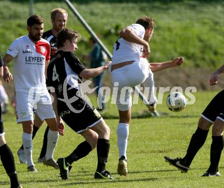 Fussball. Kaerntner Liga. Maria Saal  gegen Gmuend. Bernhard Walzl (Maria Saal), Fabian Hoi  (Gmuend). Maria Saal, 23.9.2017.
Foto: Kuess
---
pressefotos, pressefotografie, kuess, qs, qspictures, sport, bild, bilder, bilddatenbank