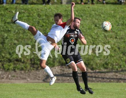 Fussball. Kaerntner Liga. Maria Saal  gegen Gmuend. Bernhard Walzl (Maria Saal), Udo Gasser  (Gmuend). Maria Saal, 23.9.2017.
Foto: Kuess
---
pressefotos, pressefotografie, kuess, qs, qspictures, sport, bild, bilder, bilddatenbank