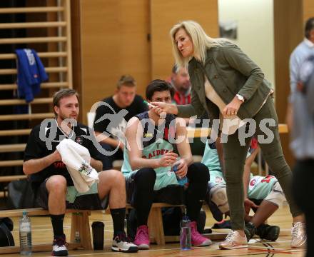 Basketball 2. Bundesliga. Grunddurchgang. 1. Runde. Villach Raiders gegen Basket Flames. Trainerin Natalia Tcherkacheva (Villach). Villach, am 24.9.2017.
Foto: Kuess
---
pressefotos, pressefotografie, kuess, qs, qspictures, sport, bild, bilder, bilddatenbank