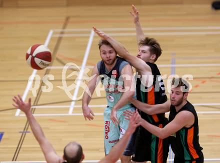 Basketball 2. Bundesliga. Grunddurchgang. 1. Runde. Villach Raiders gegen Basket Flames. Timi Huber,  (Villach), Max Huebner (Basket Flames). Villach, am 24.9.2017.
Foto: Kuess
---
pressefotos, pressefotografie, kuess, qs, qspictures, sport, bild, bilder, bilddatenbank