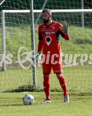Fussball. Kaerntner Liga. Maria Saal  gegen Gmuend. Christoph Pirker (Gmuend). Maria Saal, 23.9.2017.
Foto: Kuess
---
pressefotos, pressefotografie, kuess, qs, qspictures, sport, bild, bilder, bilddatenbank