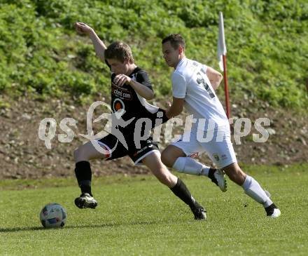 Fussball. Kaerntner Liga. Maria Saal  gegen Gmuend. Christopher Wadl (Maria Saal), Fabian Hoi (Gmuend). Maria Saal, 23.9.2017.
Foto: Kuess
---
pressefotos, pressefotografie, kuess, qs, qspictures, sport, bild, bilder, bilddatenbank