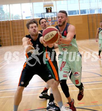 Basketball 2. Bundesliga. Grunddurchgang. 1. Runde. Villach Raiders gegen Basket Flames. Julian Hartl, (Villach), Max Huebner (Basket Flames). Villach, am 24.9.2017.
Foto: Kuess
---
pressefotos, pressefotografie, kuess, qs, qspictures, sport, bild, bilder, bilddatenbank