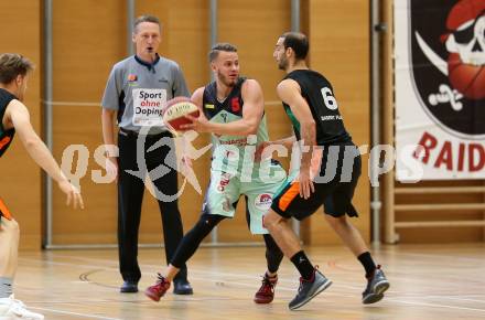 Basketball 2. Bundesliga. Grunddurchgang. 1. Runde. Villach Raiders gegen Basket Flames. Julian Hartl, (Villach), Dominik Alturban  (Basket Flames). Villach, am 24.9.2017.
Foto: Kuess
---
pressefotos, pressefotografie, kuess, qs, qspictures, sport, bild, bilder, bilddatenbank