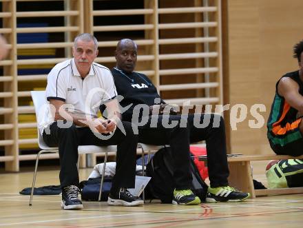 Basketball 2. Bundesliga. Grunddurchgang. 1. Runde. Villach Raiders gegen Basket Flames. Trainer Franz Zderadicka, Co Trainer Renaldo OâNeal (Basket Flames). Villach, am 24.9.2017.
Foto: Kuess
---
pressefotos, pressefotografie, kuess, qs, qspictures, sport, bild, bilder, bilddatenbank