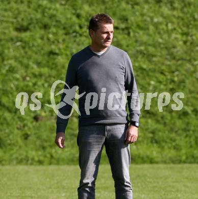 Fussball. Kaerntner Liga. Maria Saal  gegen Gmuend. Trainer Erich Rudolf Knaller (Gmuend). Maria Saal, 23.9.2017.
Foto: Kuess
---
pressefotos, pressefotografie, kuess, qs, qspictures, sport, bild, bilder, bilddatenbank