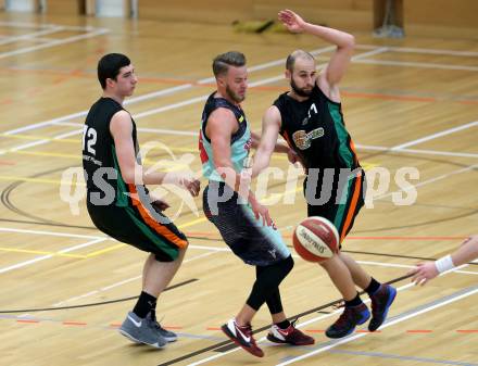 Basketball 2. Bundesliga. Grunddurchgang. 1. Runde. Villach Raiders gegen Basket Flames. Julian Hartl (Villach), Davit Bethanishvili, Tobias Stadelmann (Basket Flames). Villach, am 24.9.2017.
Foto: Kuess
---
pressefotos, pressefotografie, kuess, qs, qspictures, sport, bild, bilder, bilddatenbank