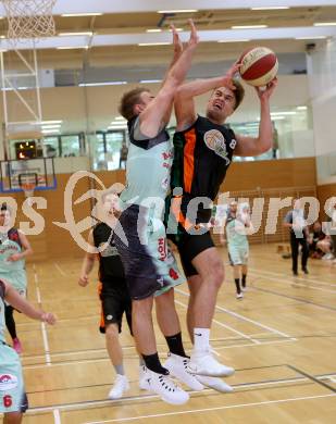 Basketball 2. Bundesliga. Grunddurchgang. 1. Runde. Villach Raiders gegen Basket Flames. Timi Huber,  (Villach), Joshua Rohrboeck (Basket Flames). Villach, am 24.9.2017.
Foto: Kuess
---
pressefotos, pressefotografie, kuess, qs, qspictures, sport, bild, bilder, bilddatenbank