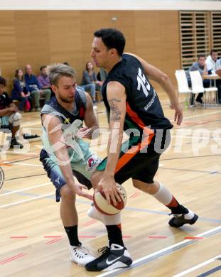 Basketball 2. Bundesliga. Grunddurchgang. 1. Runde. Villach Raiders gegen Basket Flames. Timi Huber, (Villach), Jason Robert Chapell (Basket Flames). Villach, am 24.9.2017.
Foto: Kuess
---
pressefotos, pressefotografie, kuess, qs, qspictures, sport, bild, bilder, bilddatenbank